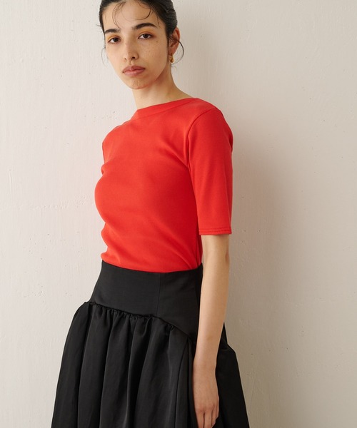 Whim Gazette(ウィムガゼット)の「ハンソデVバックシャンカットソー(Tシャツ/カットソー・レディース・オフホワイト/ブラック/レッド/ブラック系その他・FREE)」の5枚目の写真