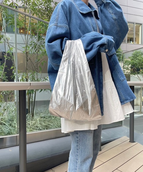 BAGGU(バグー)の「【BAGGU(バグゥ)】メタリックBABY 23SS(日本限定)(エコバッグ/サブバッグ・レディース・イエロー/シルバーグレー/その他1/その他2/セージグリーン/ライトブルー/ピンク/ライトピンク・0)」の2枚目の写真