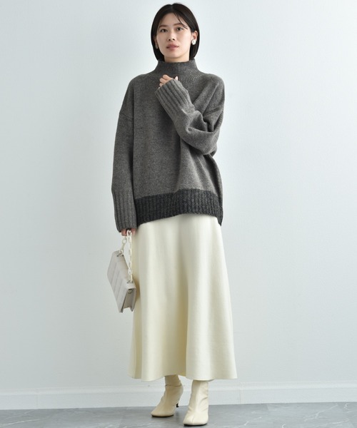 INTERPLANET（インタープラネット）の「ストレッチ配色プルオーバー（ニット/セーター・レディース・ブルー/チャコールグレー/アイボリー・FREE）」の7枚目の写真