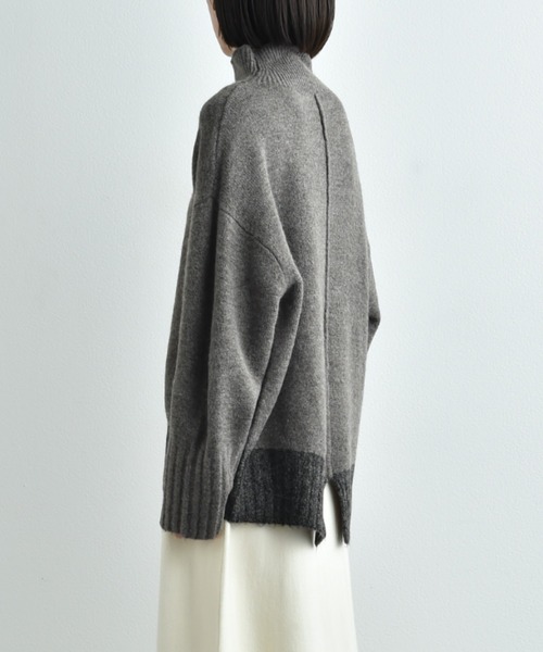 INTERPLANET（インタープラネット）の「ストレッチ配色プルオーバー（ニット/セーター・レディース・ブルー/チャコールグレー/アイボリー・FREE）」の21枚目の写真