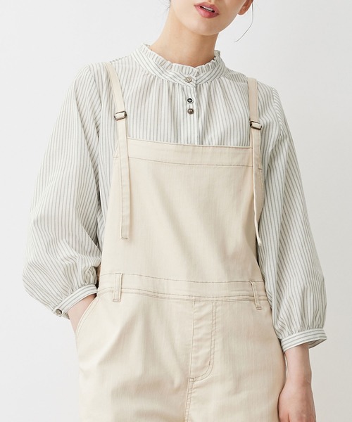 Viola e Viola(ヴィオラエヴィオラ)の「フリル衿多ボタンデザインブラウス(シャツ/ブラウス・レディース・ブラック系その他/ブルー系その他/グリーン系その他・LL/L/3L/M)」の2枚目の写真