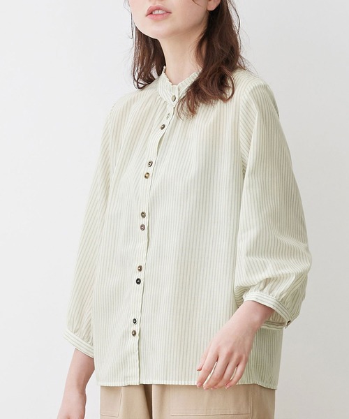 Viola e Viola(ヴィオラエヴィオラ)の「フリル衿多ボタンデザインブラウス(シャツ/ブラウス・レディース・ブラック系その他/ブルー系その他/グリーン系その他・LL/L/3L/M)」の1枚目の写真