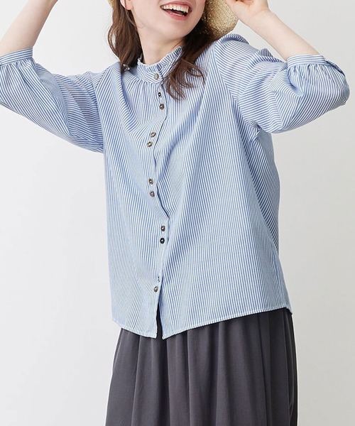 Viola e Viola(ヴィオラエヴィオラ)の「フリル衿多ボタンデザインブラウス(シャツ/ブラウス・レディース・ブラック系その他/ブルー系その他/グリーン系その他・LL/L/3L/M)」の3枚目の写真