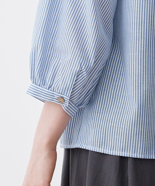 Viola e Viola(ヴィオラエヴィオラ)の「フリル衿多ボタンデザインブラウス(シャツ/ブラウス・レディース・ブラック系その他/ブルー系その他/グリーン系その他・LL/L/3L/M)」の5枚目の写真