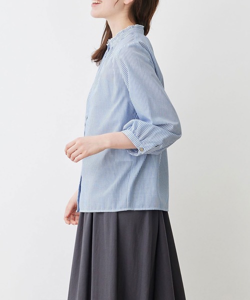 Viola e Viola(ヴィオラエヴィオラ)の「フリル衿多ボタンデザインブラウス(シャツ/ブラウス・レディース・ブラック系その他/ブルー系その他/グリーン系その他・LL/L/3L/M)」の13枚目の写真