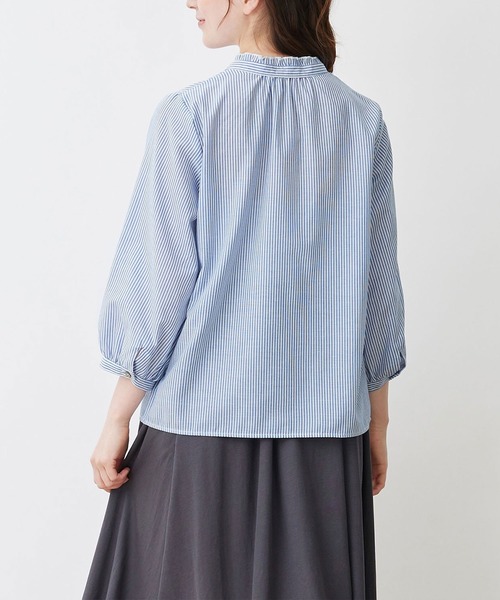 Viola e Viola(ヴィオラエヴィオラ)の「フリル衿多ボタンデザインブラウス(シャツ/ブラウス・レディース・ブラック系その他/ブルー系その他/グリーン系その他・LL/L/3L/M)」の14枚目の写真