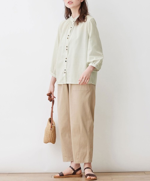 Viola e Viola(ヴィオラエヴィオラ)の「フリル衿多ボタンデザインブラウス(シャツ/ブラウス・レディース・ブラック系その他/ブルー系その他/グリーン系その他・LL/L/3L/M)」の10枚目の写真