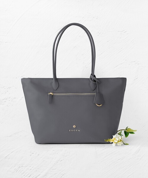 TOCCA(トッカ)の「LAUREL NYLONBAG ナイロンバッグ(トートバッグ・レディース・ネイビー系/ブラック系5/ベージュ系/ブラック系/ライトグレー系・F)」の4枚目の写真
