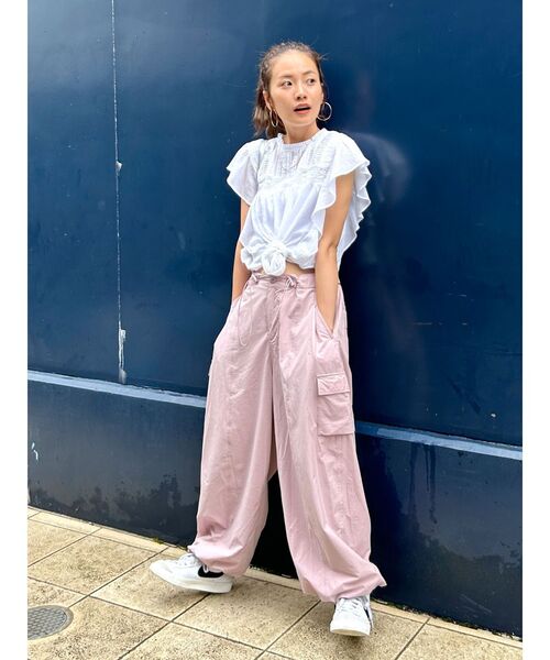 Ungrid（アングリッド）の「コットンノースリフリルブラウス（シャツ/ブラウス・レディース・ブラック/オフホワイト/グリーン・FREE）」の8枚目の写真