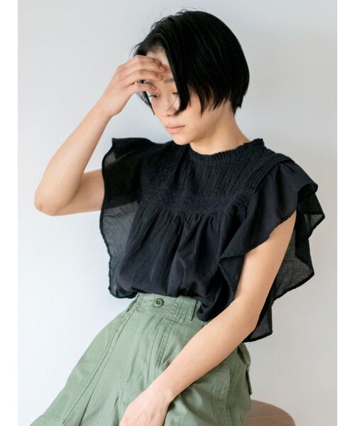 Ungrid（アングリッド）の「コットンノースリフリルブラウス（シャツ/ブラウス・レディース・ブラック/オフホワイト/グリーン・FREE）」の17枚目の写真