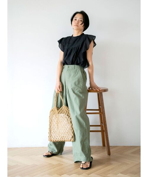 Ungrid（アングリッド）の「コットンノースリフリルブラウス（シャツ/ブラウス・レディース・ブラック/オフホワイト/グリーン・FREE）」の18枚目の写真