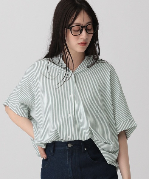 saloon(サルーン)の「SALOON(サルーン)/ノーカラーギャザー5分袖ブラウス【洗濯機洗い可】(シャツ/ブラウス・レディース・グレー系/グリーン系/ネイビー/オフホワイト・FREE)」の3枚目の写真