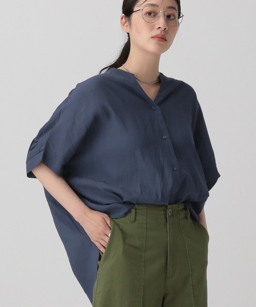 saloon(サルーン)の「SALOON(サルーン)/ノーカラーギャザー5分袖ブラウス【洗濯機洗い可】(シャツ/ブラウス・レディース・グレー系/グリーン系/ネイビー/オフホワイト・FREE)」の4枚目の写真