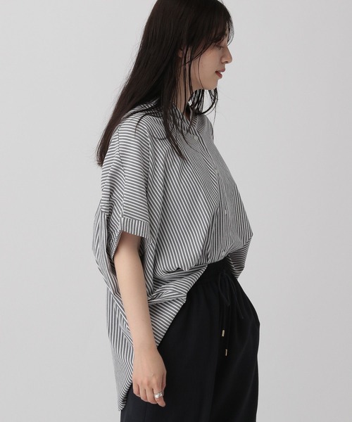 saloon(サルーン)の「SALOON(サルーン)/ノーカラーギャザー5分袖ブラウス【洗濯機洗い可】(シャツ/ブラウス・レディース・グレー系/グリーン系/ネイビー/オフホワイト・FREE)」の7枚目の写真