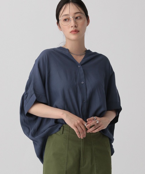 saloon(サルーン)の「SALOON(サルーン)/ノーカラーギャザー5分袖ブラウス【洗濯機洗い可】(シャツ/ブラウス・レディース・グレー系/グリーン系/ネイビー/オフホワイト・FREE)」の18枚目の写真