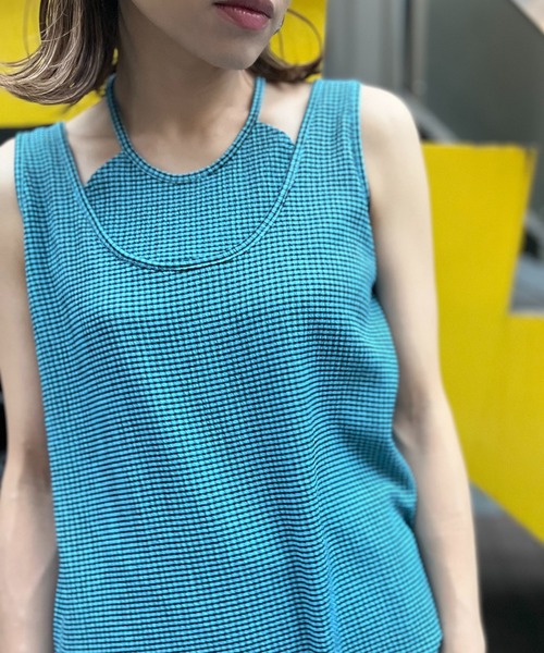 mi via loca（ミヴィアロカ）の「チェック柄シャーリング レイヤードネック ノースリワンピース（ワンピース・レディース・ライム/ブルー/ネイビー/ピンク・FREE）」の4枚目の写真