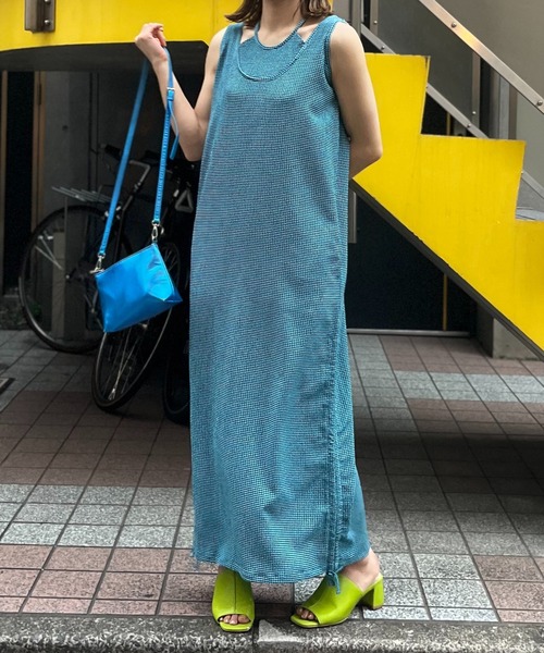 mi via loca（ミヴィアロカ）の「チェック柄シャーリング レイヤードネック ノースリワンピース（ワンピース・レディース・ライム/ブルー/ネイビー/ピンク・FREE）」の21枚目の写真