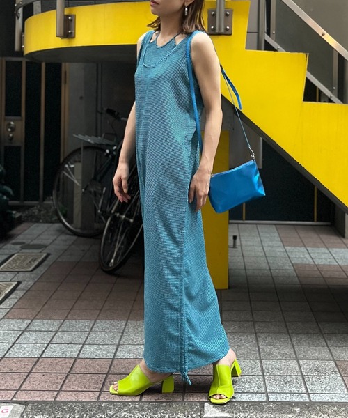 mi via loca（ミヴィアロカ）の「チェック柄シャーリング レイヤードネック ノースリワンピース（ワンピース・レディース・ライム/ブルー/ネイビー/ピンク・FREE）」の13枚目の写真