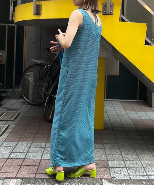 mi via loca（ミヴィアロカ）の「チェック柄シャーリング レイヤードネック ノースリワンピース（ワンピース・レディース・ライム/ブルー/ネイビー/ピンク・FREE）」の18枚目の写真