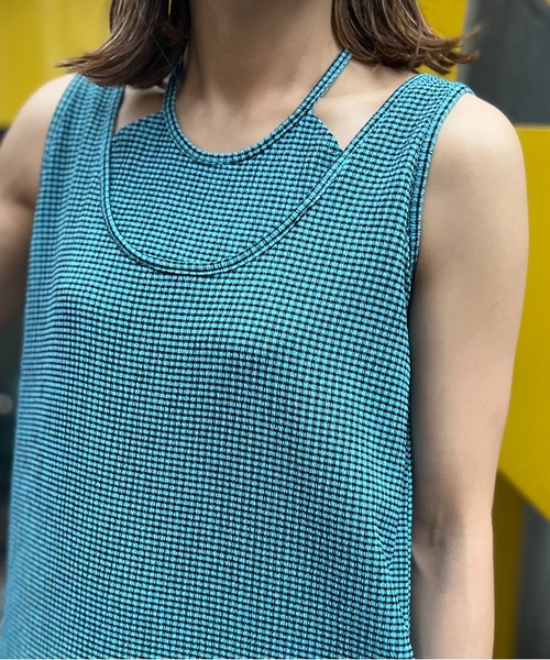 mi via loca（ミヴィアロカ）の「チェック柄シャーリング レイヤードネック ノースリワンピース（ワンピース・レディース・ライム/ブルー/ネイビー/ピンク・FREE）」の8枚目の写真