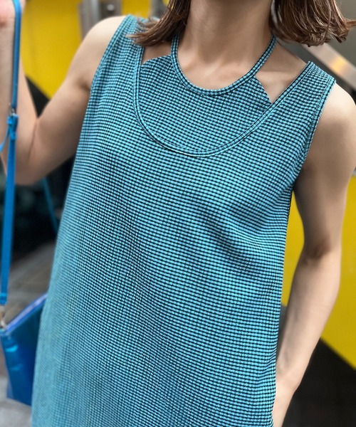 mi via loca（ミヴィアロカ）の「チェック柄シャーリング レイヤードネック ノースリワンピース（ワンピース・レディース・ライム/ブルー/ネイビー/ピンク・FREE）」の14枚目の写真