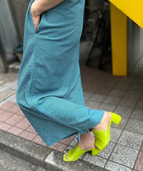 mi via loca（ミヴィアロカ）の「チェック柄シャーリング レイヤードネック ノースリワンピース（ワンピース・レディース・ライム/ブルー/ネイビー/ピンク・FREE）」の19枚目の写真