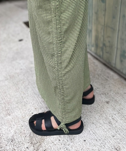 mi via loca（ミヴィアロカ）の「チェック柄シャーリング レイヤードネック ノースリワンピース（ワンピース・レディース・ライム/ブルー/ネイビー/ピンク・FREE）」の12枚目の写真