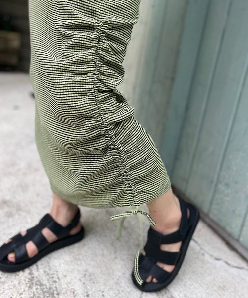 mi via loca（ミヴィアロカ）の「チェック柄シャーリング レイヤードネック ノースリワンピース（ワンピース・レディース・ライム/ブルー/ネイビー/ピンク・FREE）」の16枚目の写真