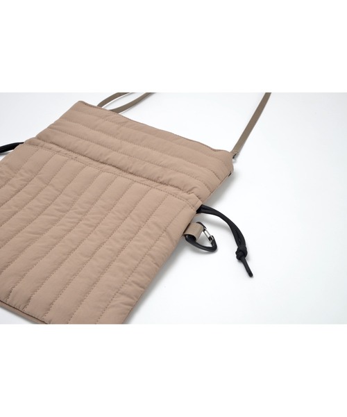 SOLPRESA(ソルプレーサ)の「【洗濯機洗い可能】巾着ショルダーポーチ(マザーズバッグ・レディース・ネイビー/グレイッシュベージュ/カーキ/チャコールグレー/ホワイト/ブラック/ピンク・ONE SIZE)」の21枚目の写真