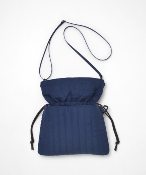 SOLPRESA(ソルプレーサ)の「【洗濯機洗い可能】巾着ショルダーポーチ(マザーズバッグ・レディース・ネイビー/グレイッシュベージュ/カーキ/チャコールグレー/ホワイト/ブラック/ピンク・ONE SIZE)」の11枚目の写真