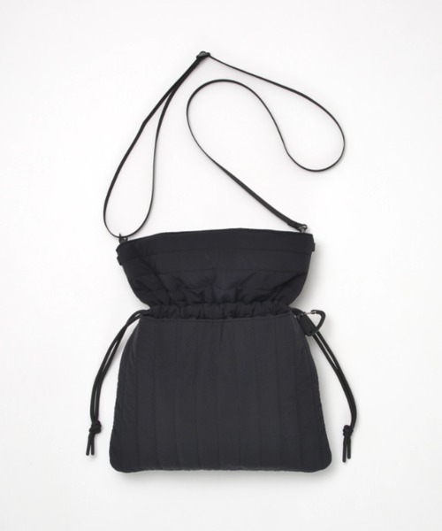 SOLPRESA(ソルプレーサ)の「【洗濯機洗い可能】巾着ショルダーポーチ(マザーズバッグ・レディース・ネイビー/グレイッシュベージュ/カーキ/チャコールグレー/ホワイト/ブラック/ピンク・ONE SIZE)」の13枚目の写真