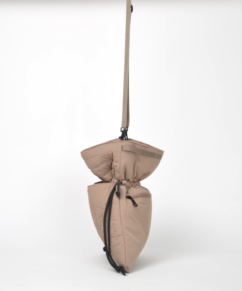 SOLPRESA(ソルプレーサ)の「【洗濯機洗い可能】巾着ショルダーポーチ(マザーズバッグ・レディース・ネイビー/グレイッシュベージュ/カーキ/チャコールグレー/ホワイト/ブラック/ピンク・ONE SIZE)」の14枚目の写真