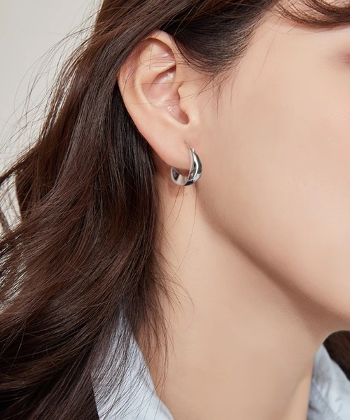 Leja(レジャ)の「【LEJA】ゴールドパーツ 真鍮 ピアス結婚式 お呼ばれピアス(ピアス(両耳用)・レディース・シルバー/ゴールド・FREE)」の1枚目の写真
