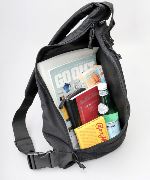 YAKPAK（ヤックパック）の「撥水 ポリエステル ワンショルダー ビッグ ボディバッグ（ボディバッグ/ウエストポーチ・メンズ・ブラック・FREE）」の11枚目の写真