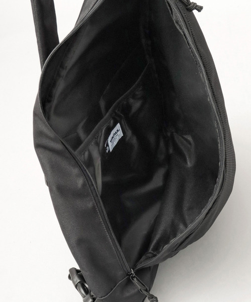 YAKPAK（ヤックパック）の「撥水 ポリエステル ワンショルダー ビッグ ボディバッグ（ボディバッグ/ウエストポーチ・メンズ・ブラック・FREE）」の12枚目の写真