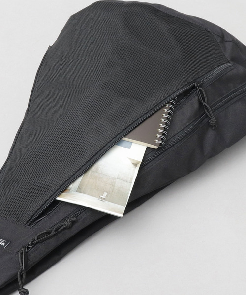 YAKPAK（ヤックパック）の「撥水 ポリエステル ワンショルダー ビッグ ボディバッグ（ボディバッグ/ウエストポーチ・メンズ・ブラック・FREE）」の14枚目の写真