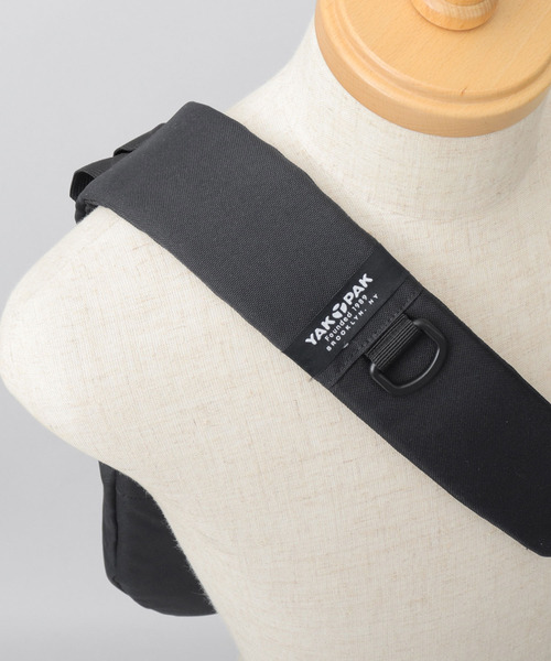 YAKPAK（ヤックパック）の「撥水 ポリエステル ワンショルダー ビッグ ボディバッグ（ボディバッグ/ウエストポーチ・メンズ・ブラック・FREE）」の17枚目の写真