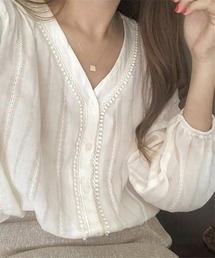 【韓国コーデに万能！】Vネックレースステッチブラウス