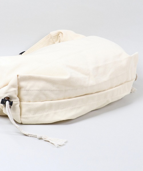 SPINNS（スピンズ）の「コットンコードショルダーバッグ（ショルダーバッグ・メンズ・ブラウン/オフホワイト/ブラック・ONESIZE）」の17枚目の写真