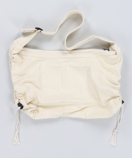 SPINNS（スピンズ）の「コットンコードショルダーバッグ（ショルダーバッグ・メンズ・ブラウン/オフホワイト/ブラック・ONESIZE）」の13枚目の写真