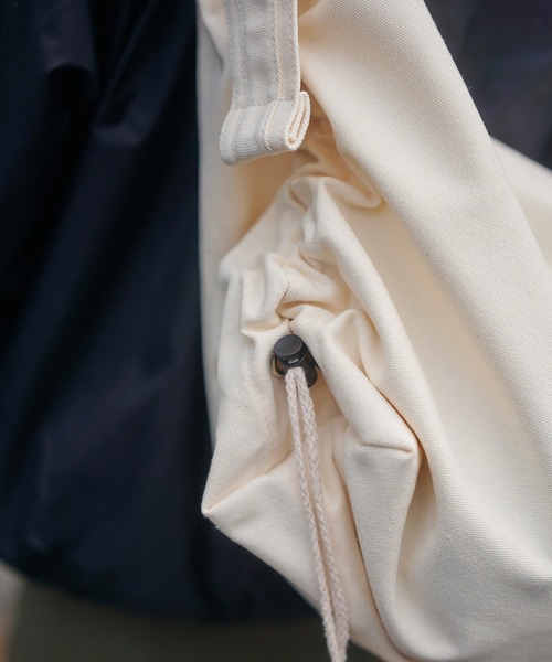 SPINNS（スピンズ）の「コットンコードショルダーバッグ（ショルダーバッグ・メンズ・ブラウン/オフホワイト/ブラック・ONESIZE）」の8枚目の写真