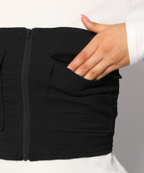 FOREVER 21（フォーエバー トゥエンティーワン）の「フロントジップチューブトップ（チューブトップ・レディース・ブラック・LARGE/SMALL/MEDIUM）」の10枚目の写真