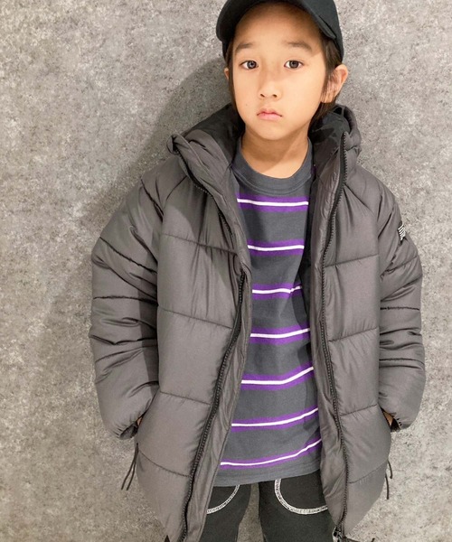 THE CASUAL（カジュアル）の「フーデッド　フェイクダウン　マウンテンジャケット（ダウンジャケット/コート・キッズ・チャコール/カーキ/ベージュ/ブラック・140cm/150cm/160cm/130cm/120cm/110cm）」の2枚目の写真