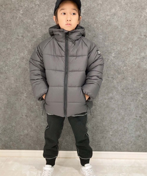 THE CASUAL（カジュアル）の「フーデッド　フェイクダウン　マウンテンジャケット（ダウンジャケット/コート・キッズ・チャコール/カーキ/ベージュ/ブラック・140cm/150cm/160cm/130cm/120cm/110cm）」の20枚目の写真