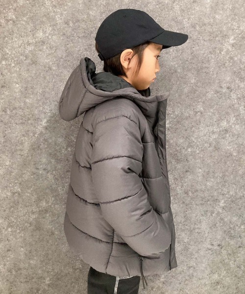 THE CASUAL（カジュアル）の「フーデッド　フェイクダウン　マウンテンジャケット（ダウンジャケット/コート・キッズ・チャコール/カーキ/ベージュ/ブラック・140cm/150cm/160cm/130cm/120cm/110cm）」の21枚目の写真