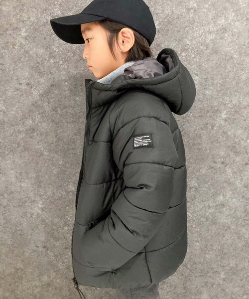THE CASUAL（カジュアル）の「フーデッド　フェイクダウン　マウンテンジャケット（ダウンジャケット/コート・キッズ・チャコール/カーキ/ベージュ/ブラック・140cm/150cm/160cm/130cm/120cm/110cm）」の13枚目の写真