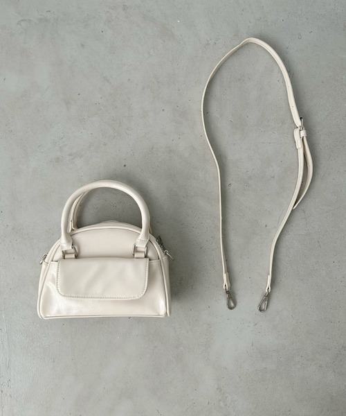CLEA（クレア）の「エナメル外ポケット付きミニボストンバッグ（ボストンバッグ・レディース・アイボリー/シルバー/ベージュ/ブラック・FREE）」の10枚目の写真