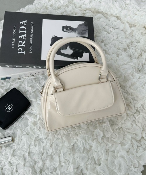 CLEA（クレア）の「エナメル外ポケット付きミニボストンバッグ（ボストンバッグ・レディース・アイボリー/シルバー/ベージュ/ブラック・FREE）」の5枚目の写真