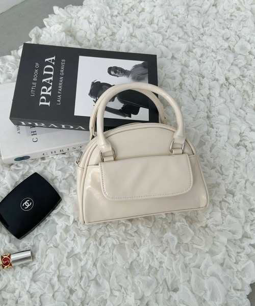 CLEA（クレア）の「エナメル外ポケット付きミニボストンバッグ（ボストンバッグ・レディース・アイボリー/シルバー/ベージュ/ブラック・FREE）」の6枚目の写真