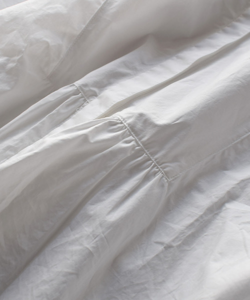 apartment department（アパートメントデパートメント）の「ブザム切り替え ボリュームスリーブブラウス（シャツ/ブラウス・レディース・オフホワイト/ブルー・M）」の10枚目の写真